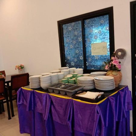 Np Hotel Бурирам Екстериор снимка