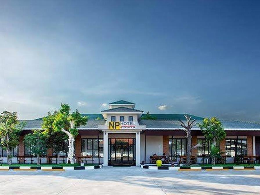 Np Hotel Бурирам Екстериор снимка