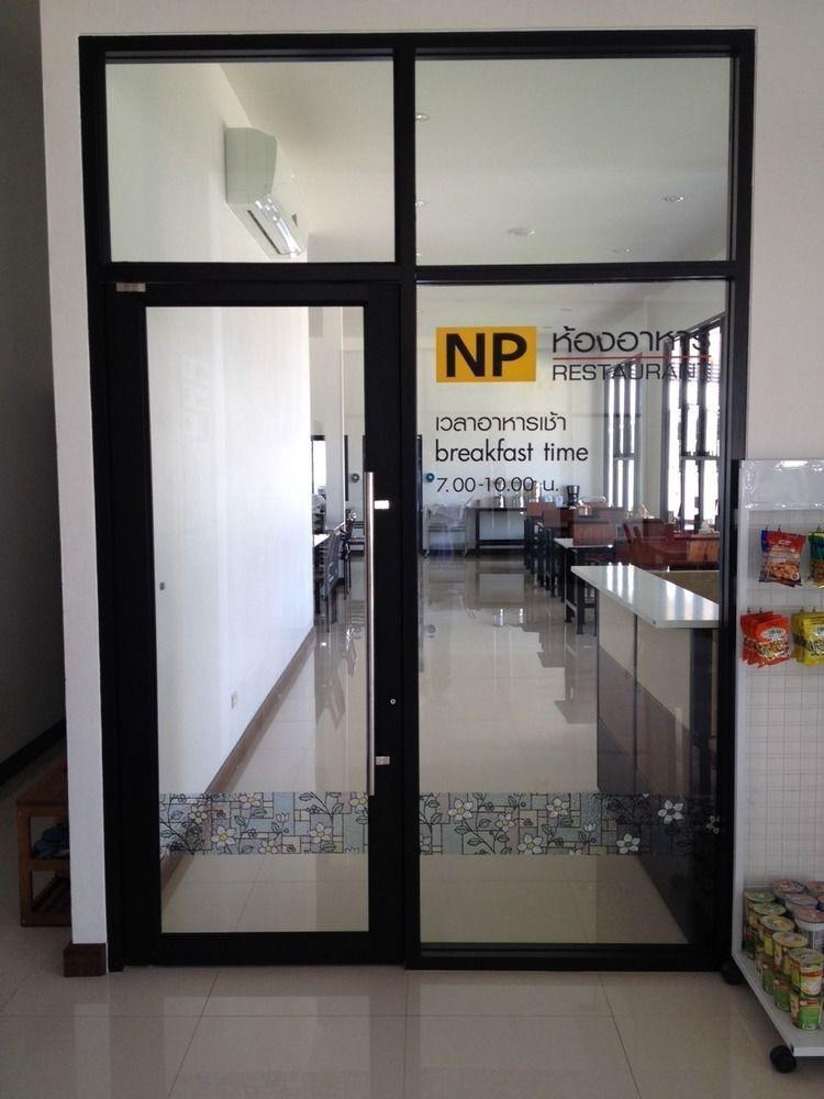 Np Hotel Бурирам Екстериор снимка