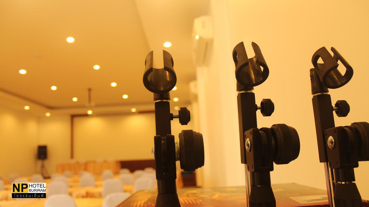 Np Hotel Бурирам Екстериор снимка