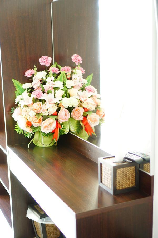Np Hotel Бурирам Екстериор снимка