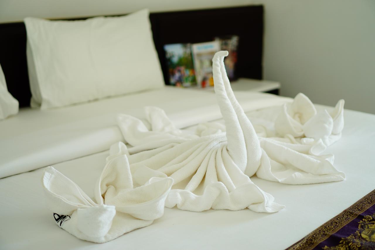 Np Hotel Бурирам Екстериор снимка