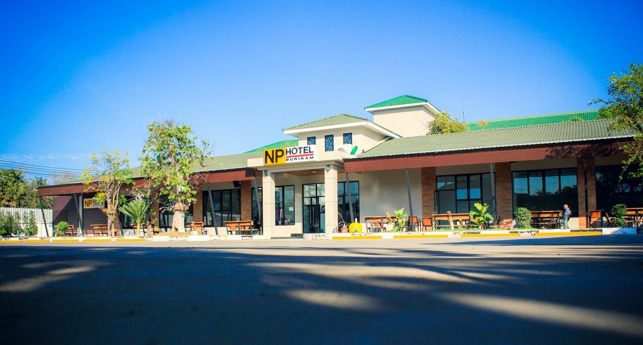 Np Hotel Бурирам Екстериор снимка