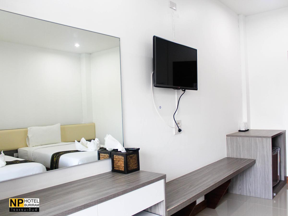 Np Hotel Бурирам Екстериор снимка