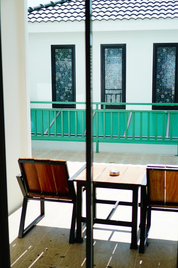 Np Hotel Бурирам Екстериор снимка