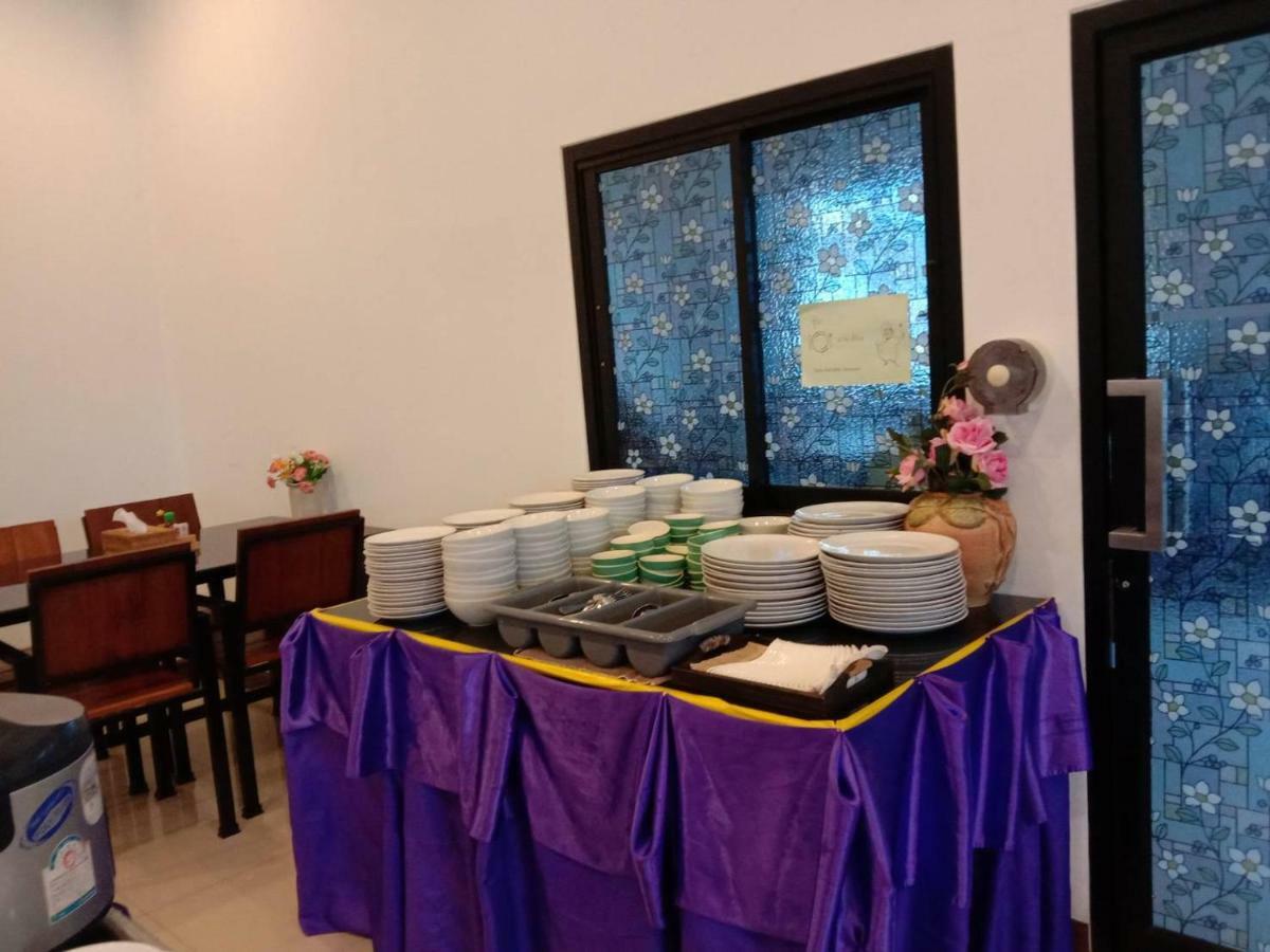 Np Hotel Бурирам Екстериор снимка